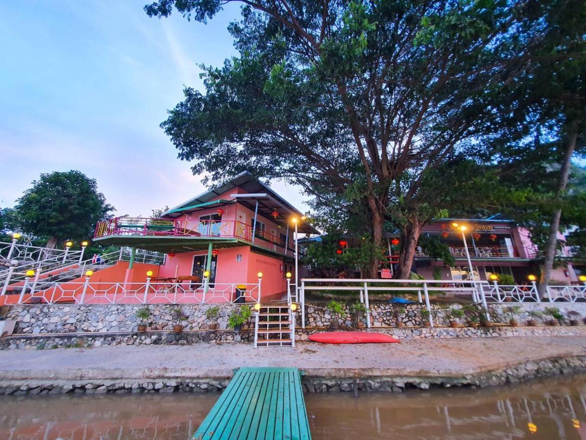 Golden Dragon Kanchanaburi Hotel Kültér fotó