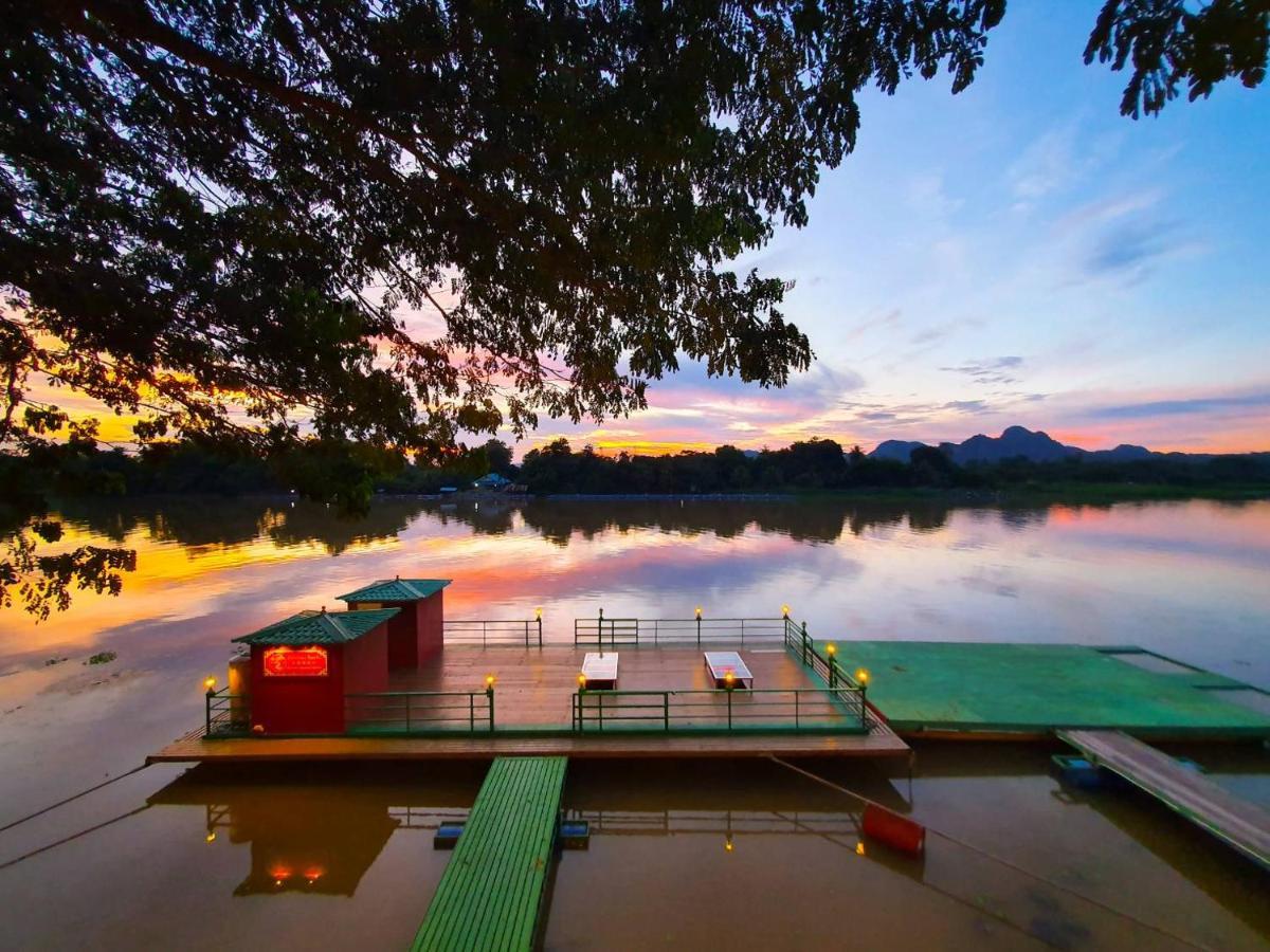 Golden Dragon Kanchanaburi Hotel Kültér fotó