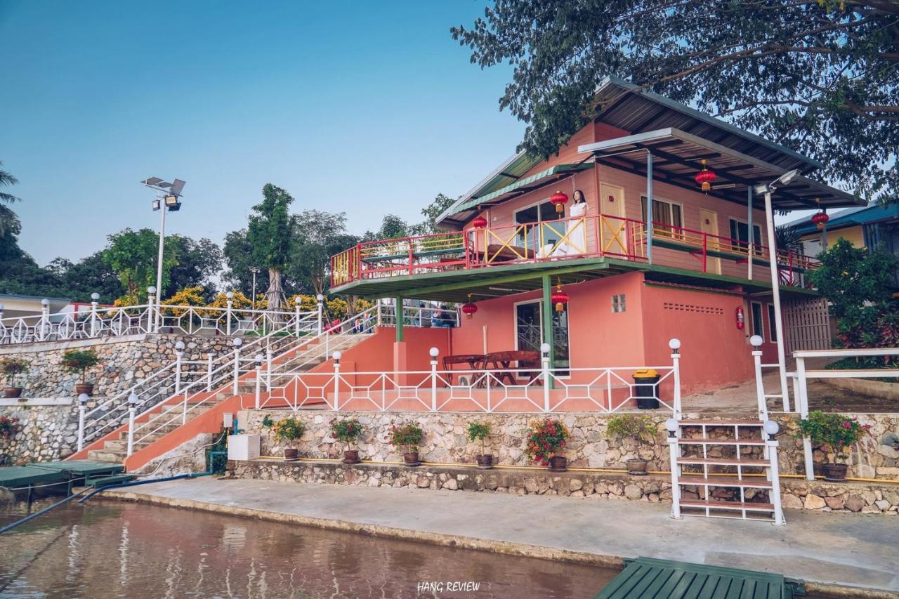 Golden Dragon Kanchanaburi Hotel Kültér fotó